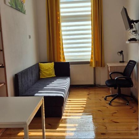Hostel Tulip - Pokoj Jednoosobowy Nr 3 Ze Wspolna Lazienka I Kuchnia 슈체친 외부 사진