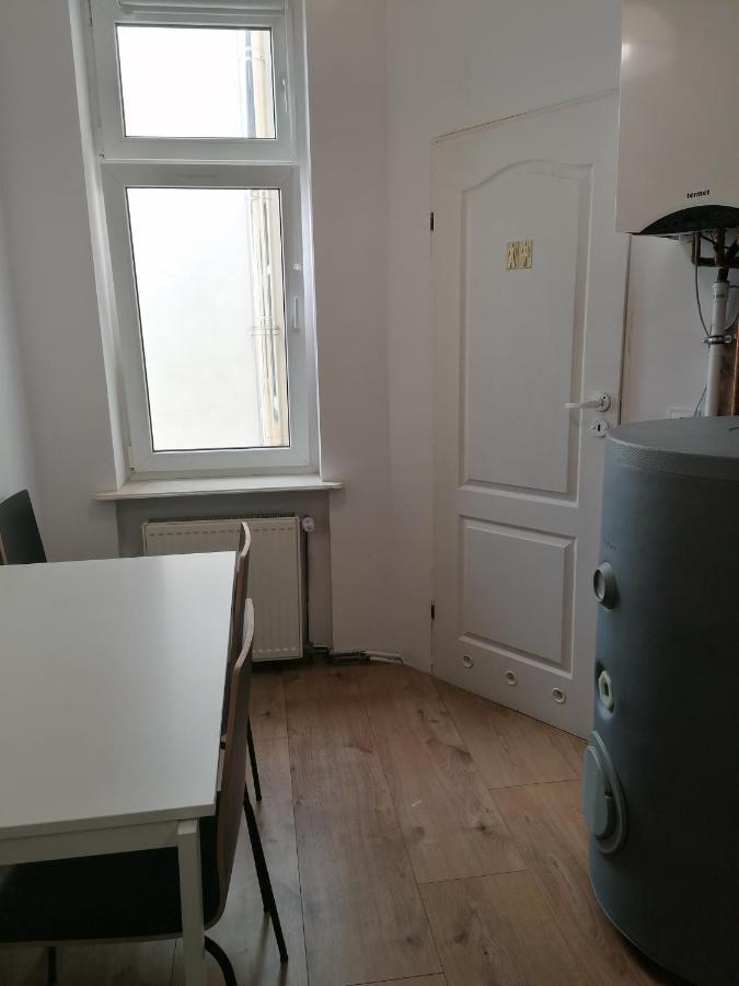 Hostel Tulip - Pokoj Jednoosobowy Nr 3 Ze Wspolna Lazienka I Kuchnia 슈체친 외부 사진