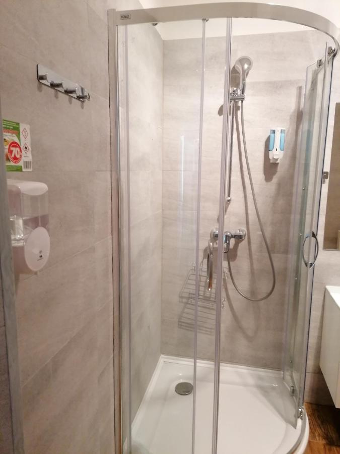 Hostel Tulip - Pokoj Jednoosobowy Nr 3 Ze Wspolna Lazienka I Kuchnia 슈체친 외부 사진