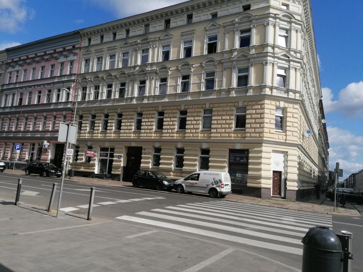 Hostel Tulip - Pokoj Jednoosobowy Nr 3 Ze Wspolna Lazienka I Kuchnia 슈체친 외부 사진