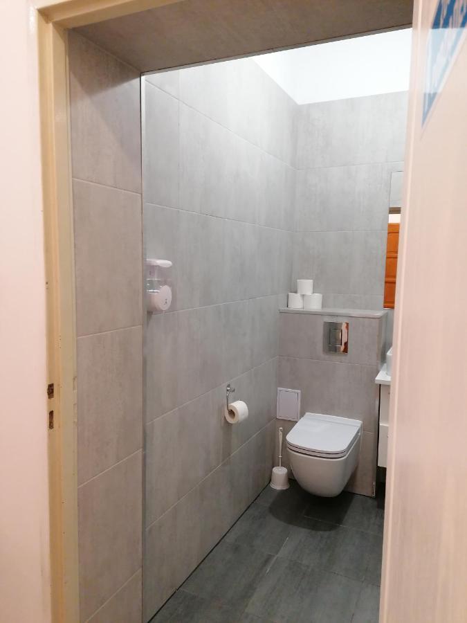 Hostel Tulip - Pokoj Jednoosobowy Nr 3 Ze Wspolna Lazienka I Kuchnia 슈체친 외부 사진