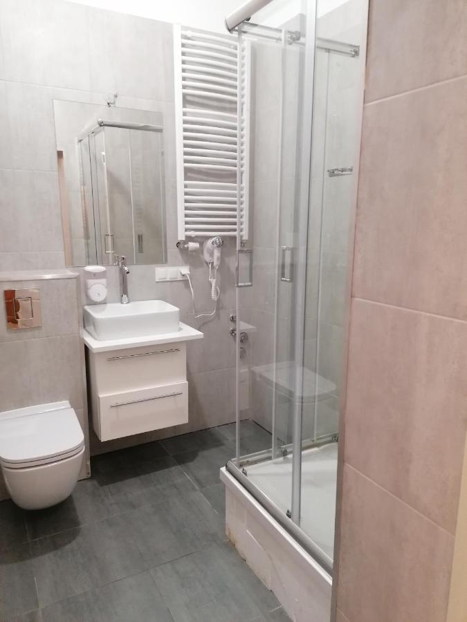 Hostel Tulip - Pokoj Jednoosobowy Nr 3 Ze Wspolna Lazienka I Kuchnia 슈체친 외부 사진