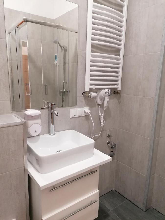Hostel Tulip - Pokoj Jednoosobowy Nr 3 Ze Wspolna Lazienka I Kuchnia 슈체친 외부 사진
